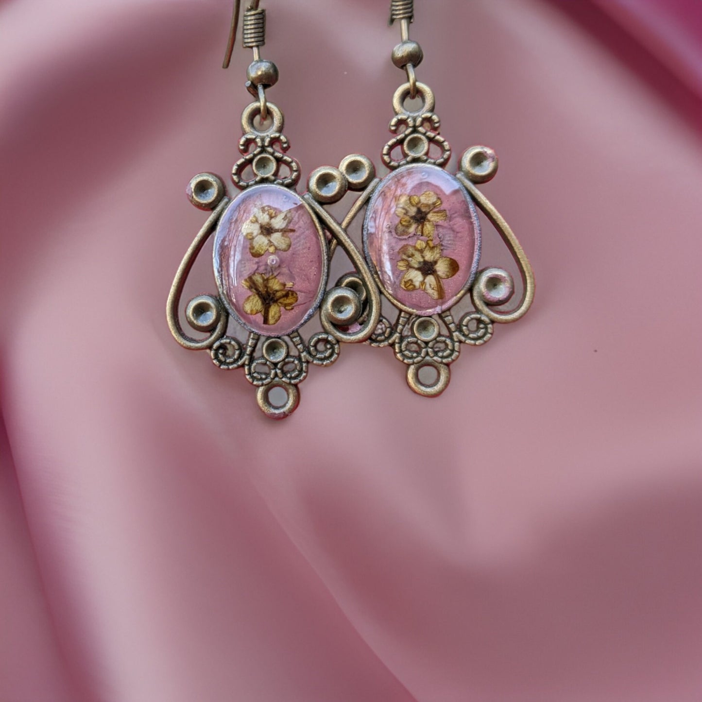 Victorian-Inspired Earrings Light Pink Dried Flowers from Armenia - Antique Aesthetic, Delicate Floral Jewelry, Touch of Timeless Elegance