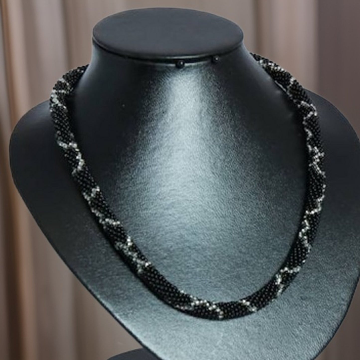 Black Beaded Lightning Necklace - Elegant Rope Design for a Chic Look